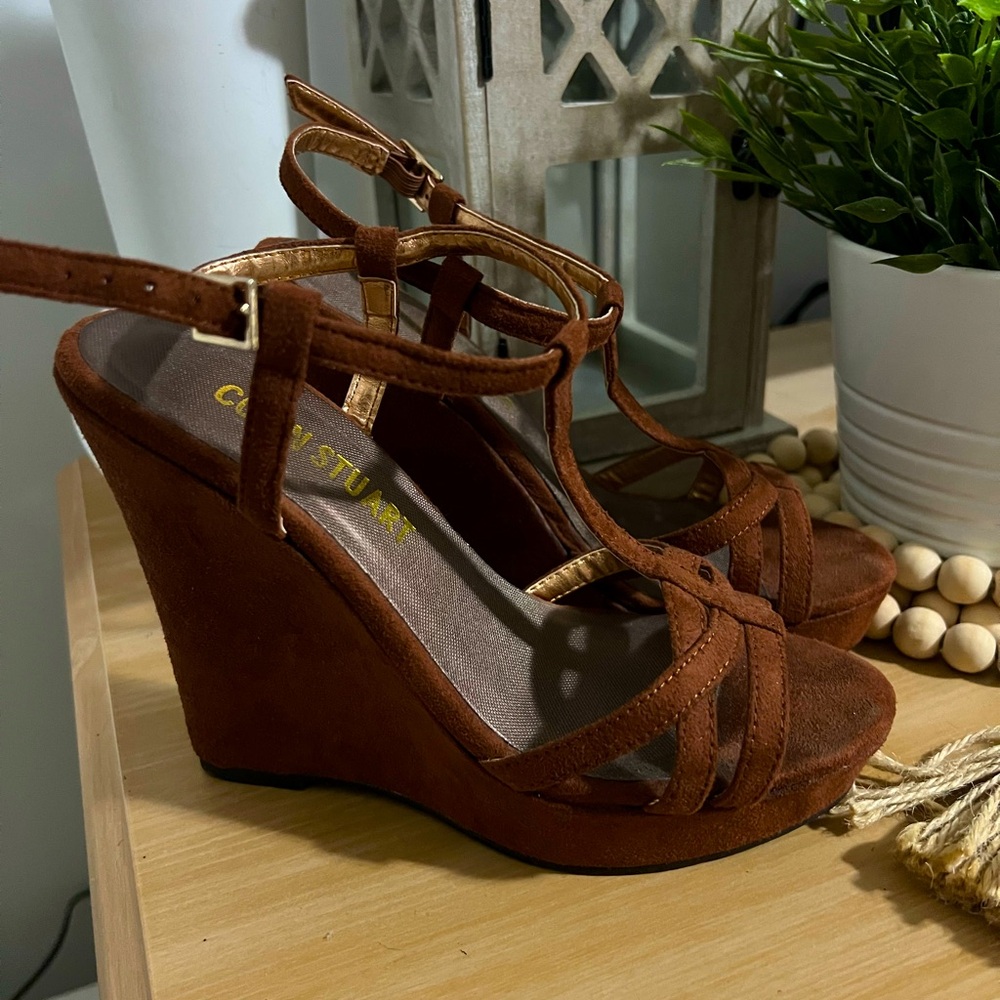 Colin Stuart Wedges - Picture 2 of 3